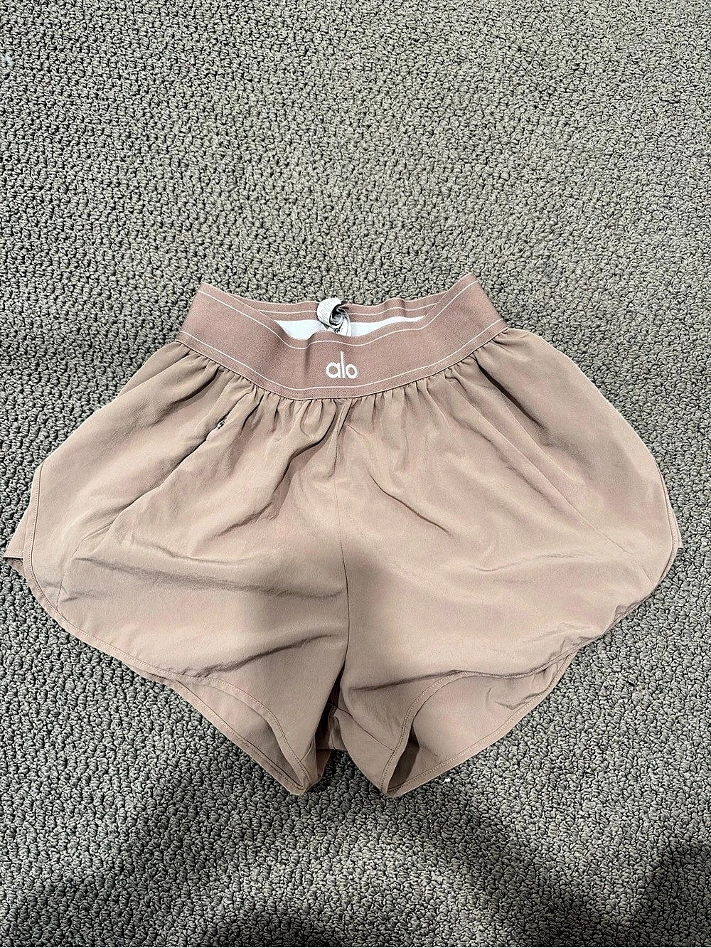 Alo Match Point Shorts Taupe XXS